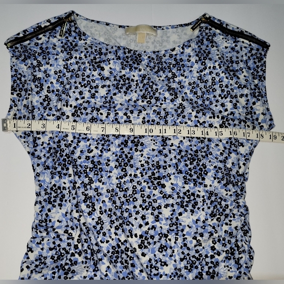 Michael Kors Blue Micro Floral AOP Ruched Fitted Blouse with Cap Sleeves - Picture 4 of 8
